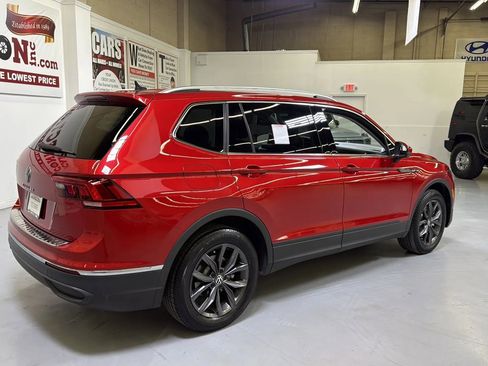 Used 2023 Volkswagen Tiguan SE w/ Panoramic Sunroof Package FWD image 7