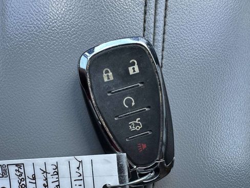 Used 2016 Chevrolet Malibu LT FWD image 32