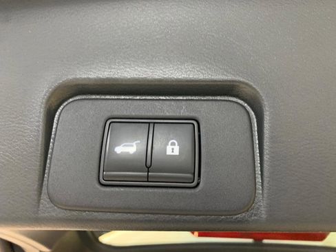 Used 2021 Nissan Rogue SV w/ Premium Package image 42