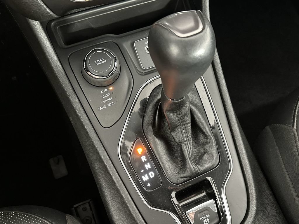 Used 2020 Jeep Cherokee Limited AWD/4WD image 18