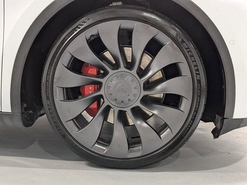 Used 2022 Tesla Model Y Performance image 29