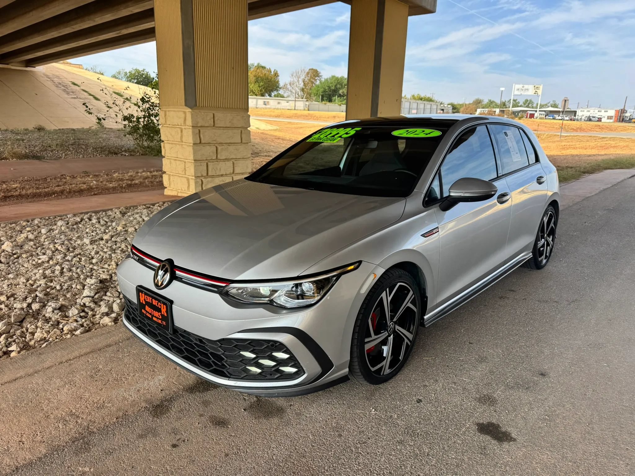 Used 2024 Volkswagen GTI SE FWD image 7