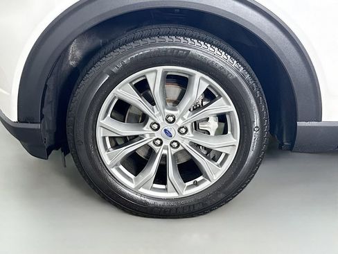 Used 2023 Ford Explorer XLT w/ Equipment Group 202A image 19