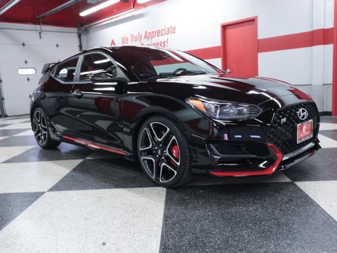 Used 2021 Hyundai Veloster N image 2