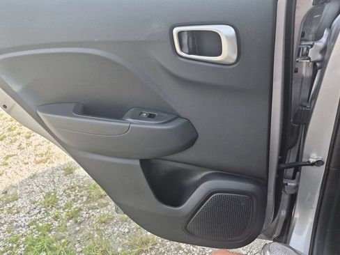 Used 2025 Hyundai Venue SEL FWD image 26