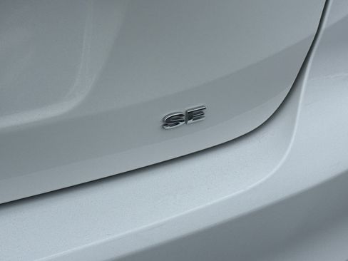 Used 2016 Ford Focus SE w/ SE Sport Package FWD image 9