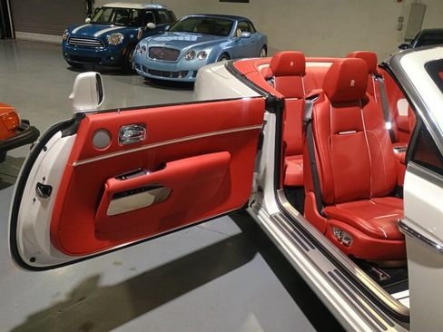 Used 2018 Rolls-Royce Dawn image 4