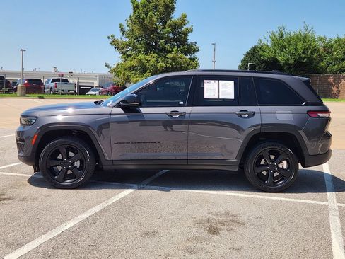 Used 2023 Jeep Grand Cherokee Altitude AWD/4WD image 4