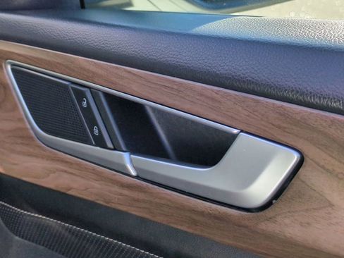 Used 2024 Volkswagen Atlas SE image 38