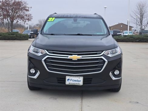 Used 2021 Chevrolet Traverse LT image 2