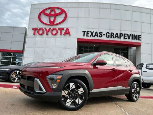 Used 2025 Hyundai Kona SEL FWD image 2