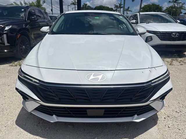 Certified 2024 Hyundai Elantra SEL w/ Convenience Package FWD image 2