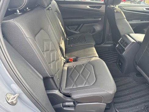 Certified 2025 Volkswagen Atlas Cross Sport SE w/ Black Wheel Package image 32