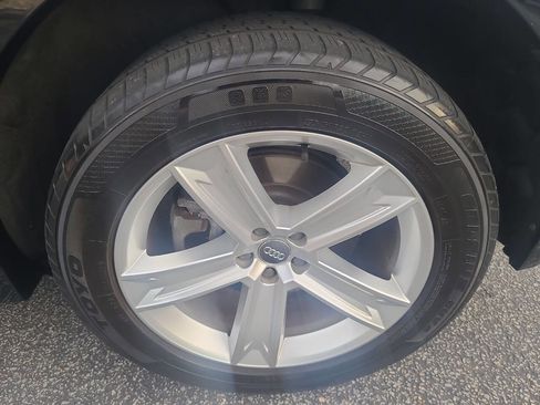 Used 2019 Audi Q8 Premium image 12