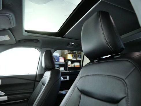 Certified 2023 Ford Explorer Limited w/ Limited Technology Package AWD/4WD image 17