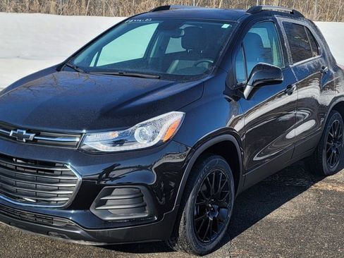 Used 2022 Chevrolet Trax LT w/ Driver Confidence Package image 3
