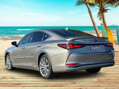 Used 2019 Lexus ES 300h image 3