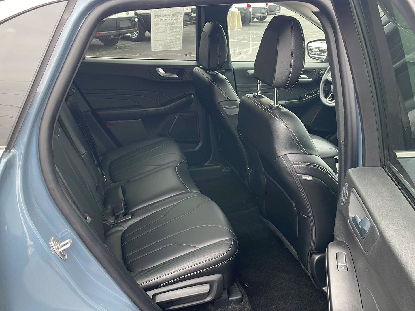 Used 2025 Ford Escape SE w/ PHEV Premium Package FWD image 27