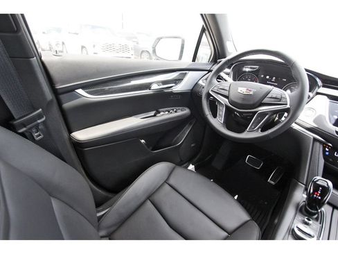 New 2026 Cadillac XT5 Sportv w/ LPO, Onyx Lite Package AWD/4WD image 8