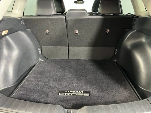 Used 2022 Toyota Corolla Cross XLE w/ Convenience Package image 28