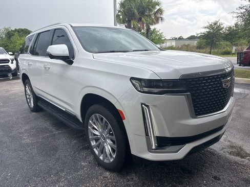 Used 2021 Cadillac Escalade Premium Luxury RWD image 2