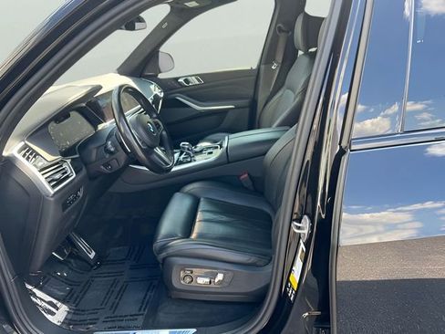 Used 2022 BMW X5 M50i w/ Executive Package image 9