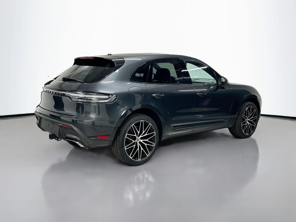 Certified 2025 Porsche Macan AWD/4WD image 9