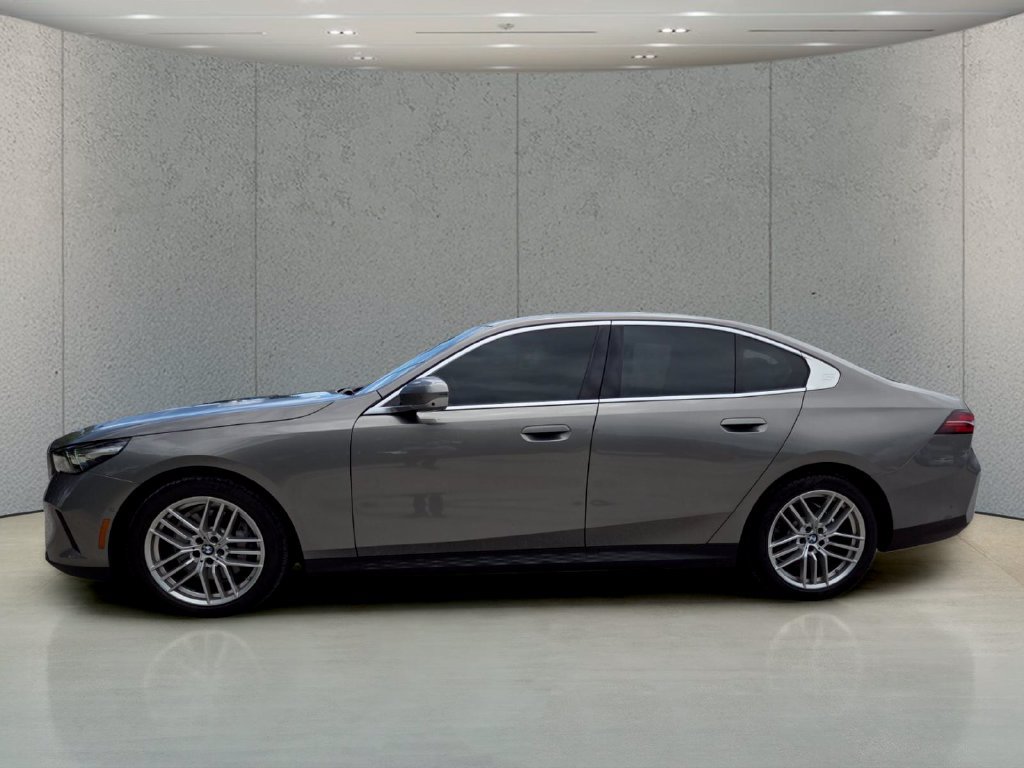 Used 2024 BMW 530i xDrive w/ Premium Package AWD/4WD image 9