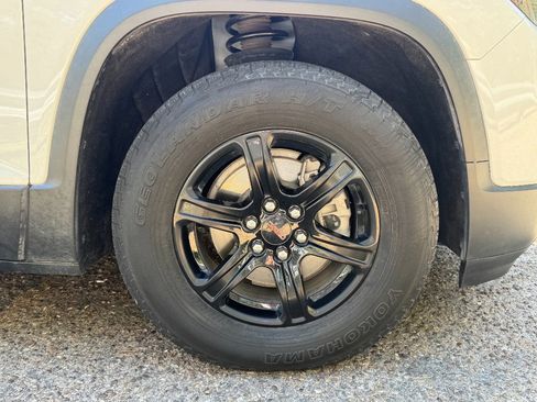 Used 2021 GMC Acadia AT4 w/ Preferred Package AWD/4WD image 4