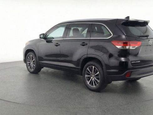 Used 2019 Toyota Highlander XLE image 5