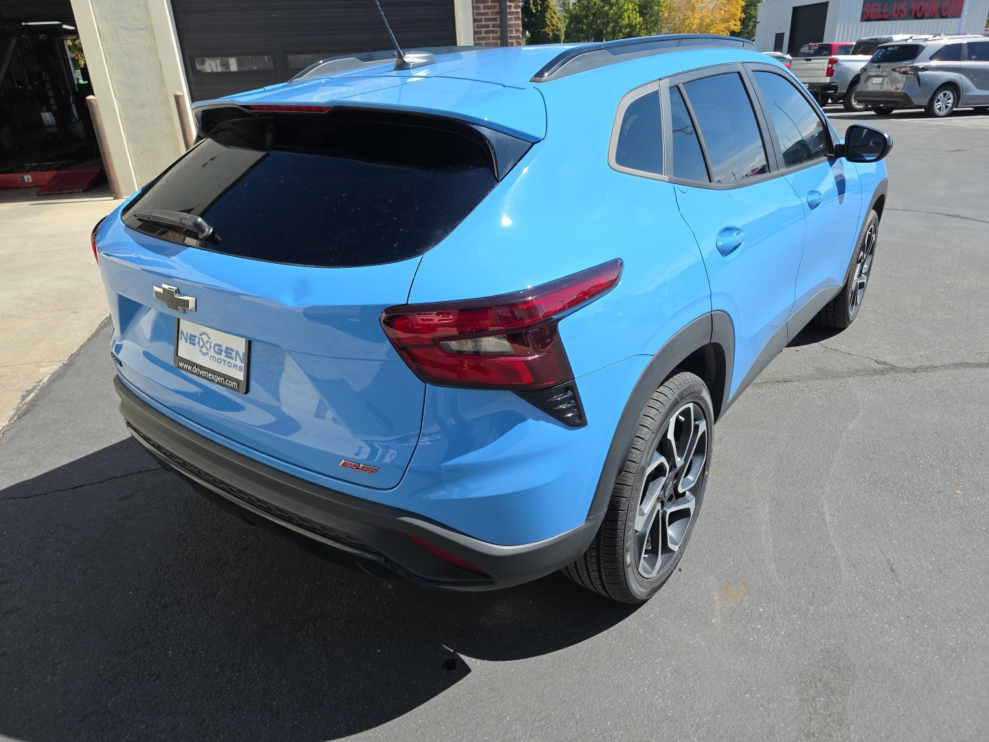 Used 2024 Chevrolet Trax RS w/ Sunroof Package FWD image 28