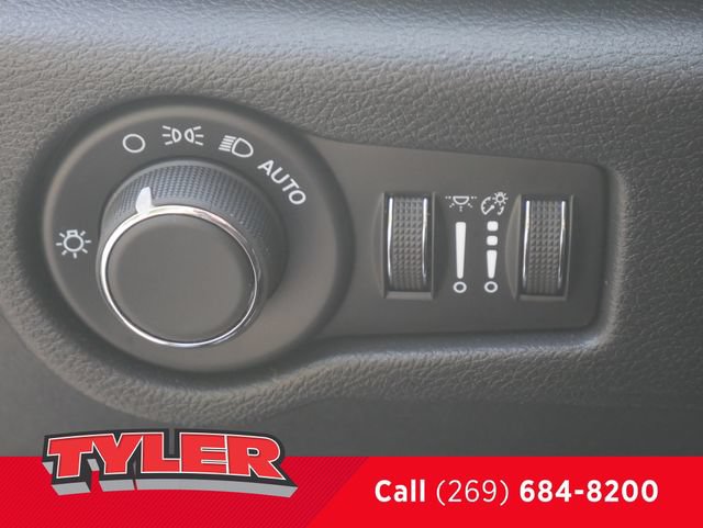 New 2027 Chrysler Pacifica Select FWD image 23