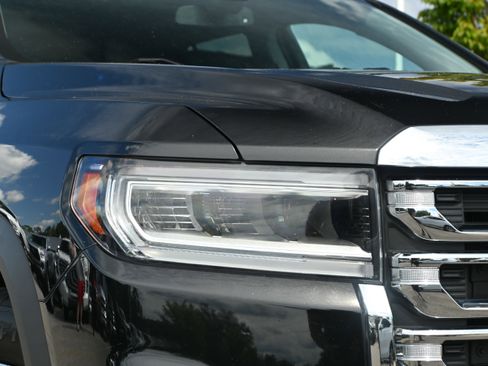 Used 2023 GMC Acadia SLT w/ Preferred Package image 32