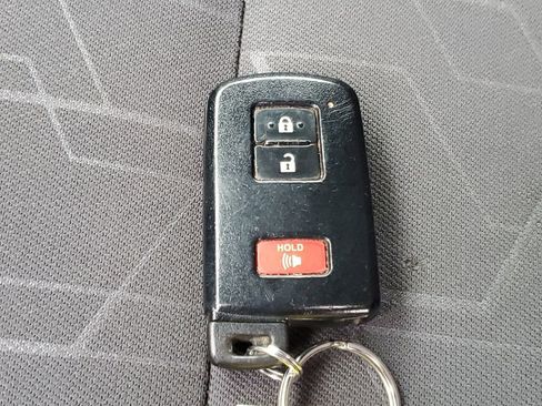 Used 2017 Toyota Tacoma SR5 image 30