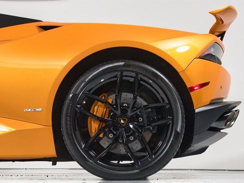 Used 2017 Lamborghini Huracan LP 610-4 AWD/4WD image 8