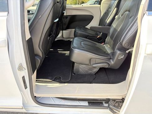 Used 2018 Chrysler Pacifica Limited w/ Advanced Safetytec Group image 20
