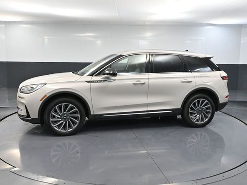 Used 2023 Lincoln Corsair Reserve image 10