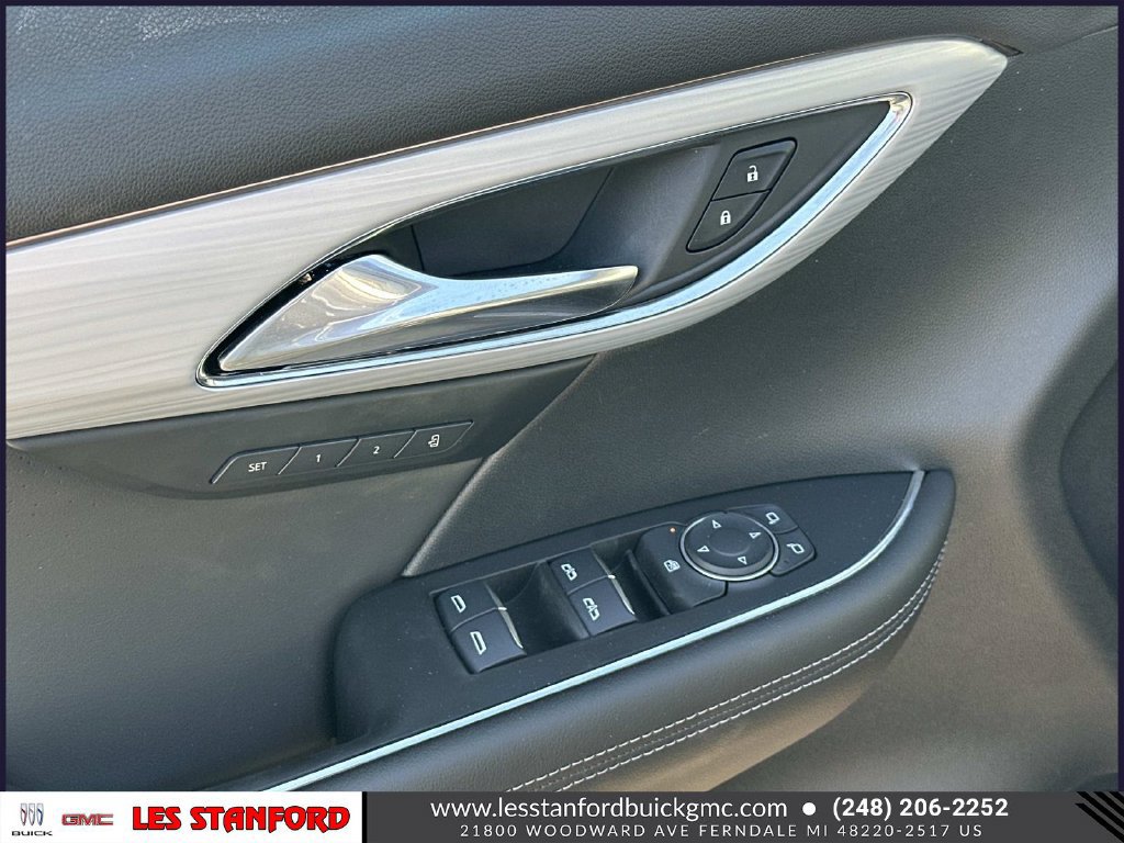 Used 2025 Buick Envision Avenir AWD/4WD image 17