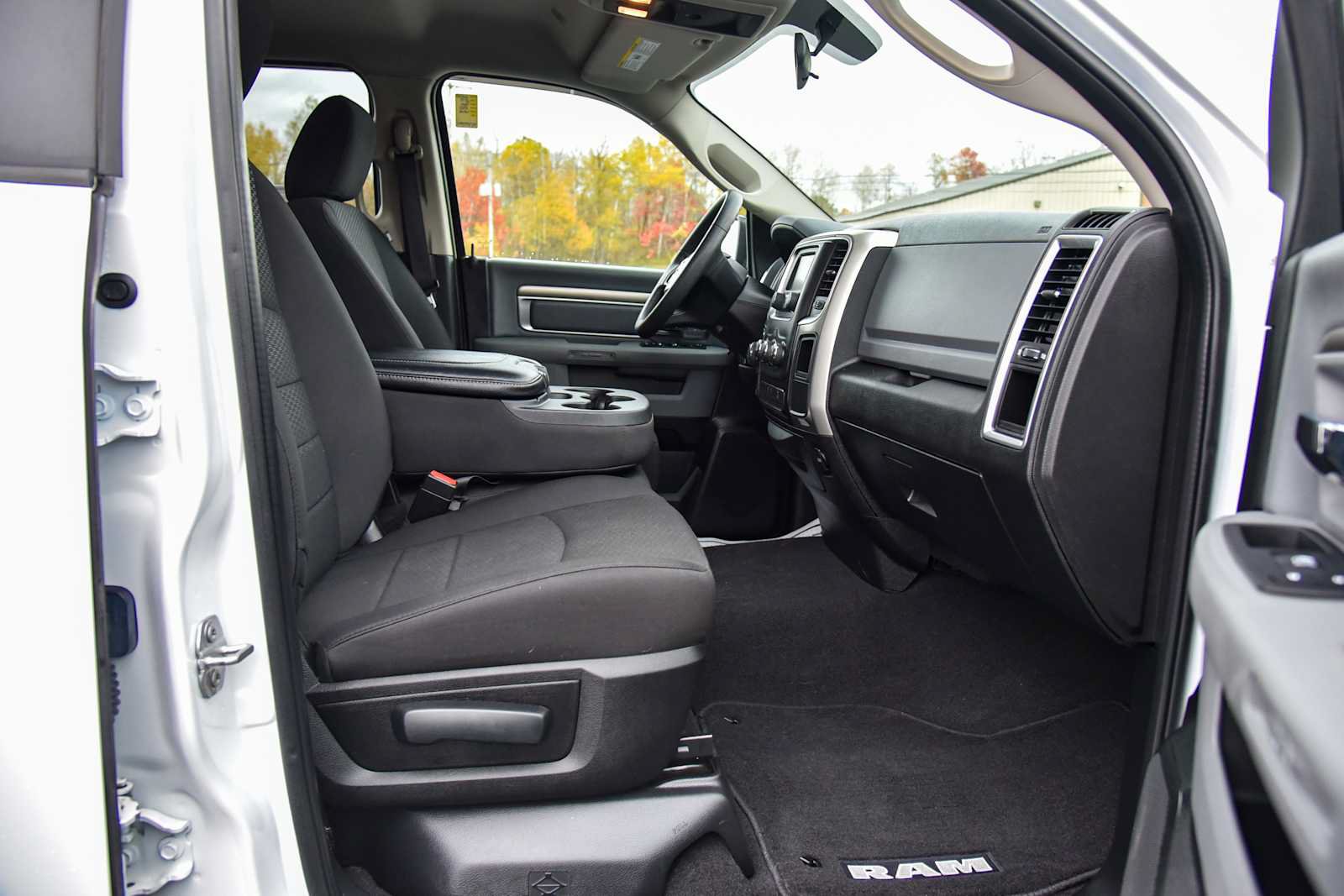Used 2019 RAM 1500 Warlock AWD/4WD image 9