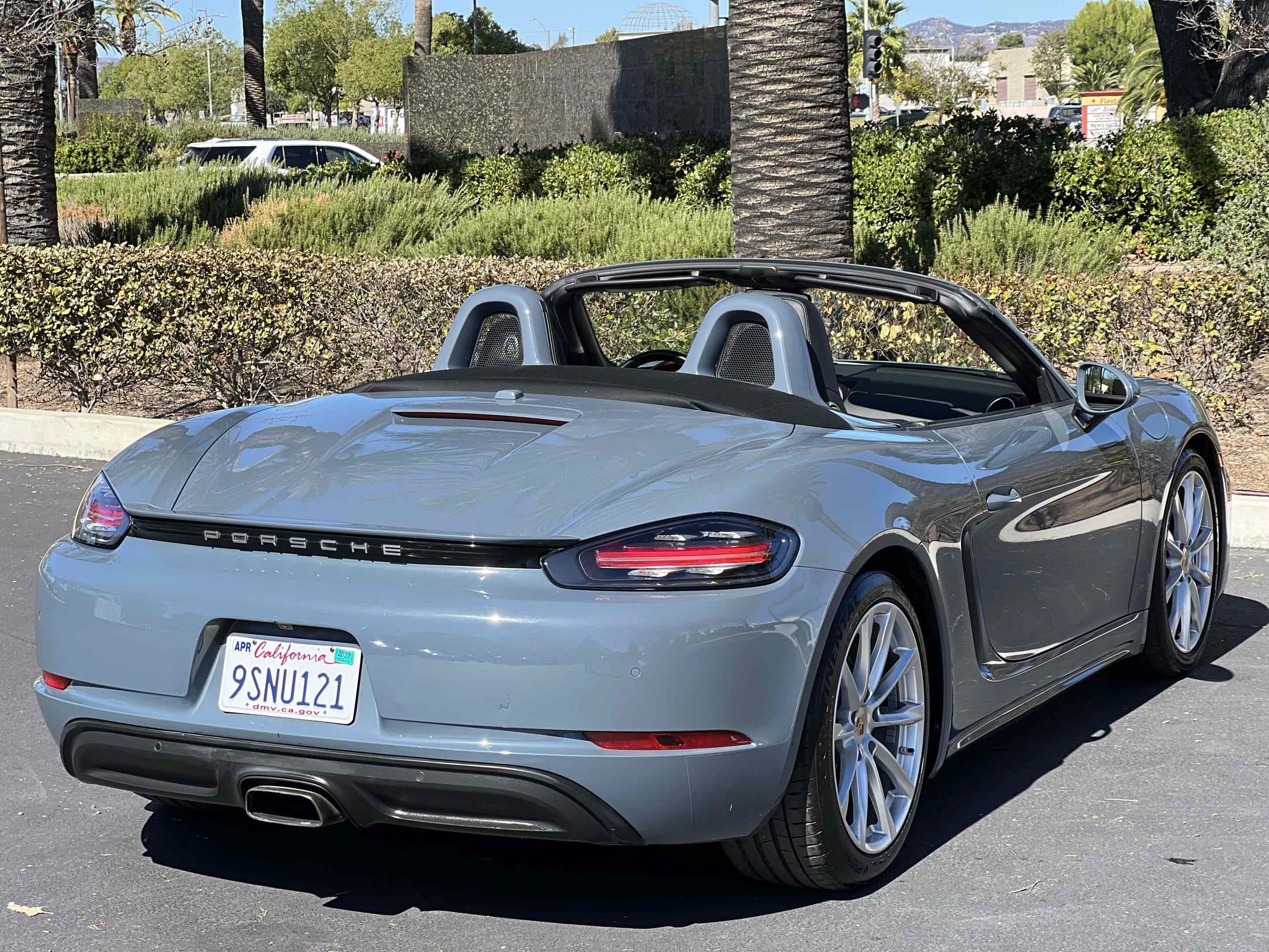Used 2017 Porsche 718 Boxster RWD image 6