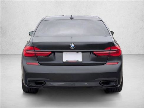 Used 2019 BMW 740i w/ M Sport Package image 7