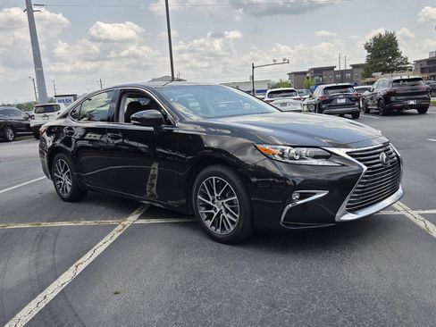 Used 2016 Lexus ES 350 w/ Luxury Package w/Wood Trim FWD image 4