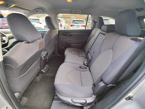 Used 2024 Toyota Highlander LE image 20