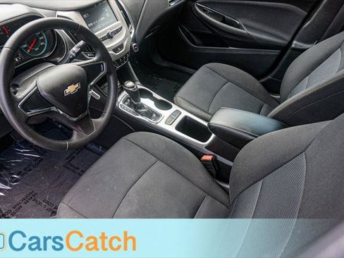 Used 2018 Chevrolet Cruze LS FWD image 16