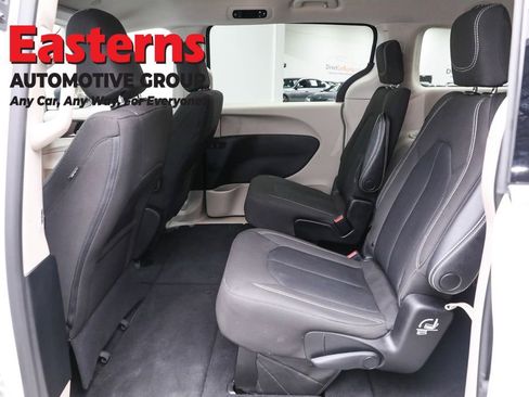 Used 2023 Chrysler Voyager LX image 21