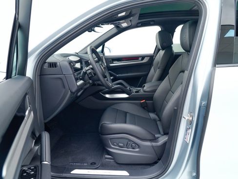 New 2026 Porsche Cayenne image 17