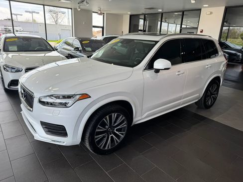 Used 2020 Volvo XC90 T6 Momentum image 2