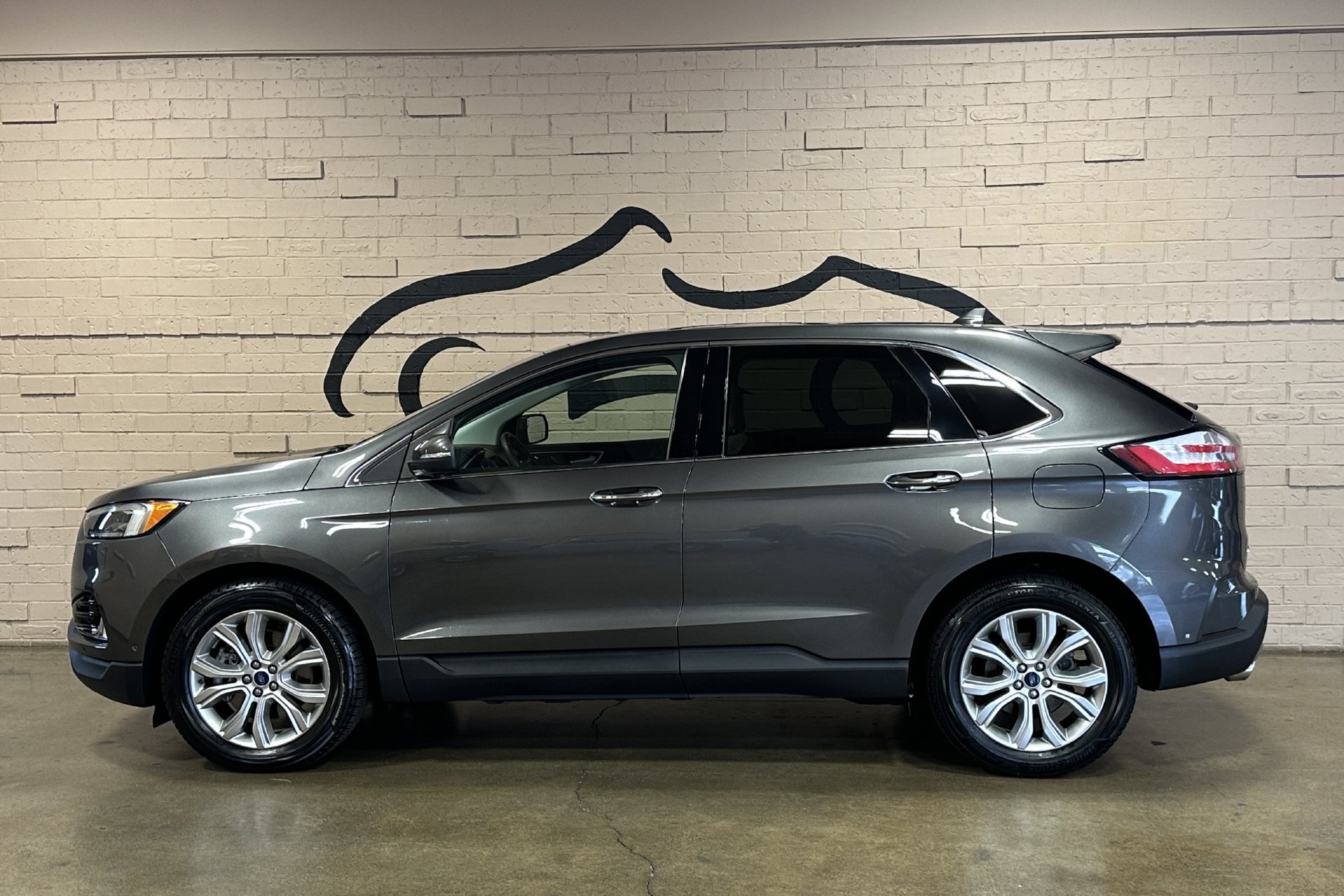 Used 2019 Ford Edge Titanium w/ Equipment Group 301A AWD/4WD image 7