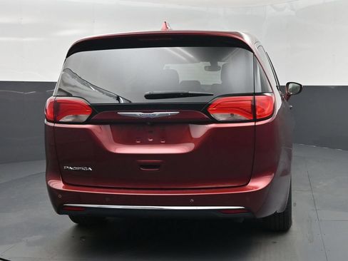 Used 2020 Chrysler Pacifica Touring w/ Tire & Wheel Group FWD image 28