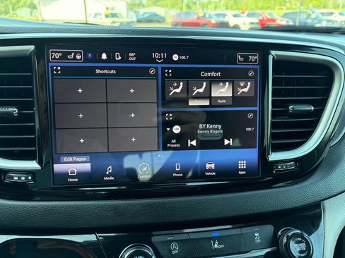 Used 2022 Chrysler Pacifica Touring-L FWD image 20